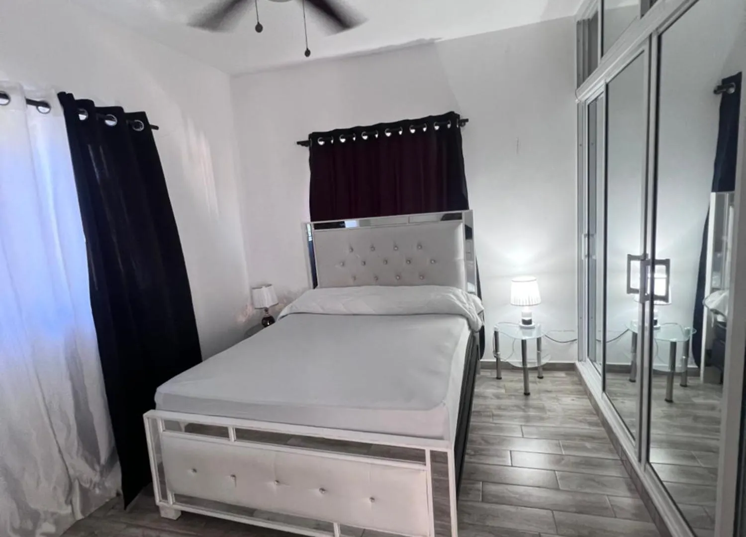 Vasquez Apartamentos La Pina 0*,